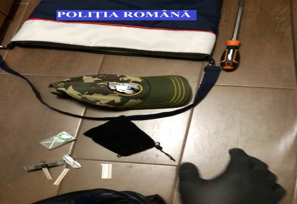 VIDEO: Hoți din apartamente prinși de polițiștii din Alba Iulia