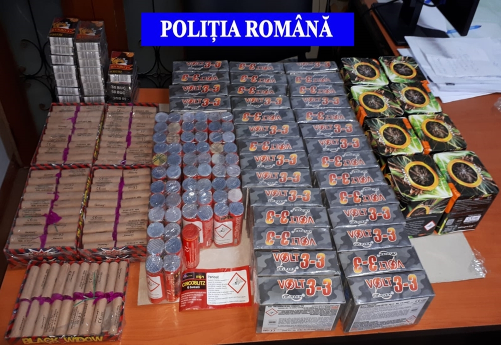 Peste 6000 de articole pirotehnice confiscate de polițiștii dâmbovițeni. Doi bărbați s-au ales cu dosar penal