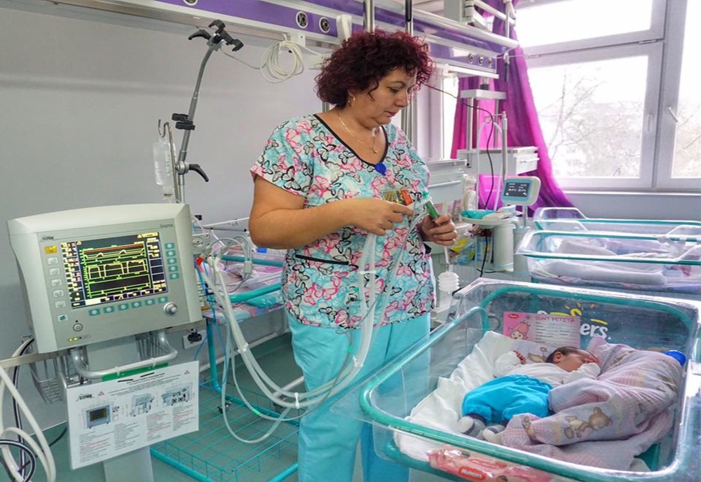 Cadou neprețuit pentru nou-născuții fragili de la SJU Bistrița: ventilator neonatal neconvențional care îi ajută încă de la prima respirație