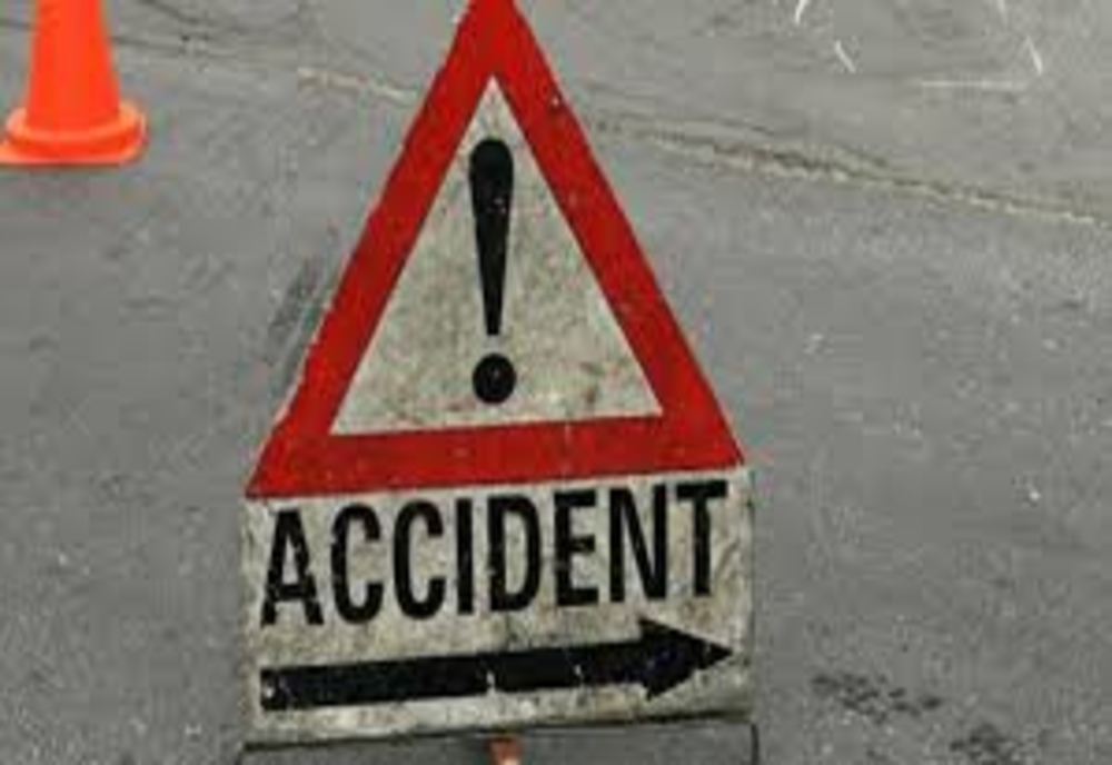 Accident la Viile Tecii, pe DN 15A, între un TIR și un autoturism! O persoană a ajuns la spital