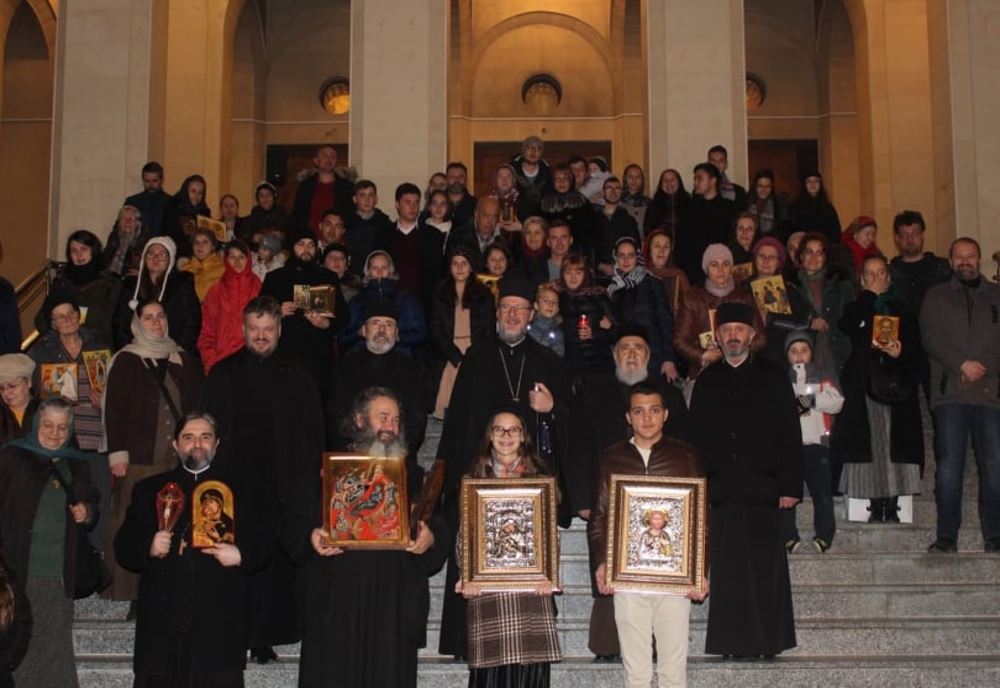 Arad: Peste 100 de credincioși cu icoane în mâini, la „Marșul Colindătorilor 2019” prin centrul Aradului