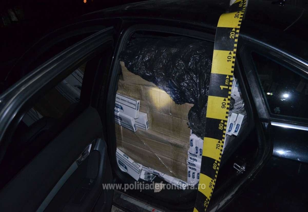 Autoturism încărcat cu țigări de contrabandă, descoperit de polițiștii de frontieră de la Brodina FOTO