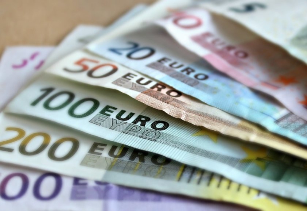 Euro urcă din nou. Aurul, la cel mai ridicat nivel din ultimele două luni