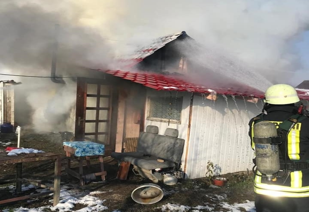 Incendiu la o casă din municipiu. Proprietara a reușit să se salveze din calea flăcărilor