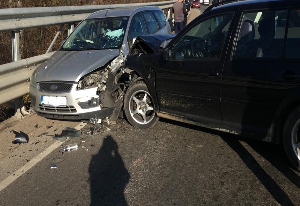 Șoferiță rănită într-un accident rutier, în Dolj. A fost transportată la spital