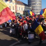 Mii de sătmăreni au asistat la parada militară și a portului popular din centrul municipiului, de Ziua Națională a României