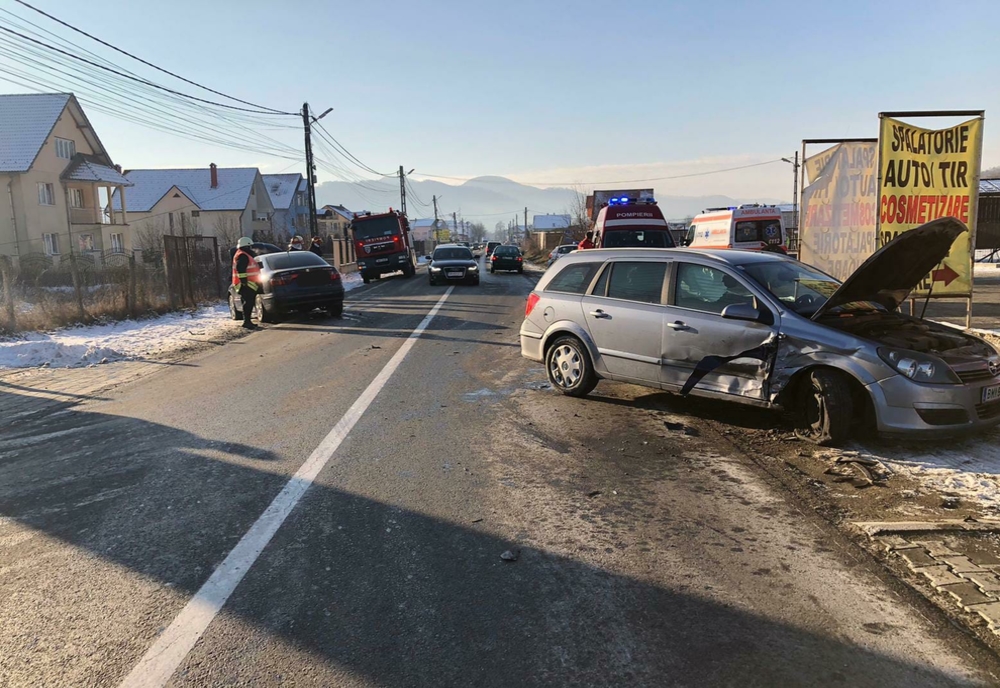 Două autoturisme, implicate într-un accident la ieșire din Năsăud spre Rebrișoara