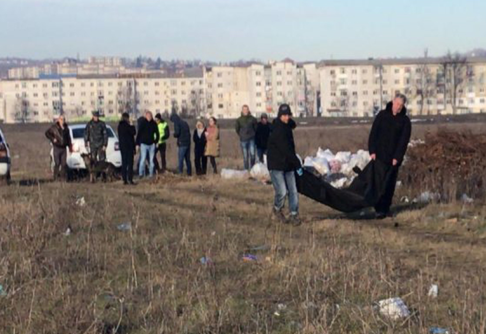 Ce au aflat polițiștii despre femeia găsită moartă și dezbrăcată pe un câmp din Iași