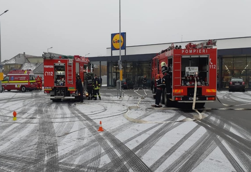 Exercițiu | Incendiu la un magazin din Negrești. Au intervenit 14 pompieri și o ambulanță SMURD
