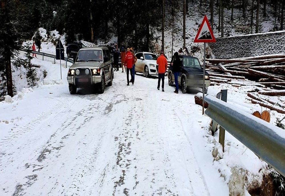 Verdict clar- Poliția menține închis DJ 714, drumul de acces către zona turistică Padina- Peștera, din Bucegi