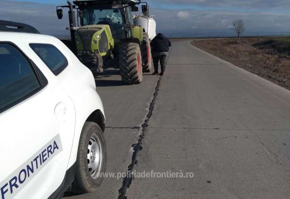 Tractor, cu remorcă neînmatriculată, depistat în trafic de polițiștii de frontieră brăileni