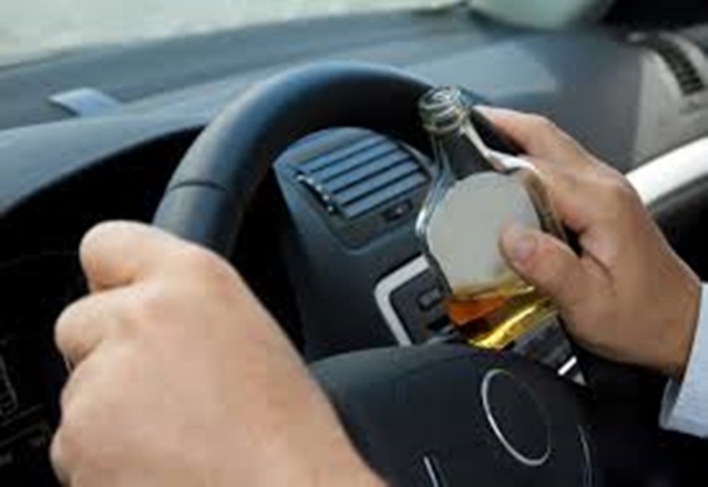 Prins la volan băut și cu permisul de conducere anulat