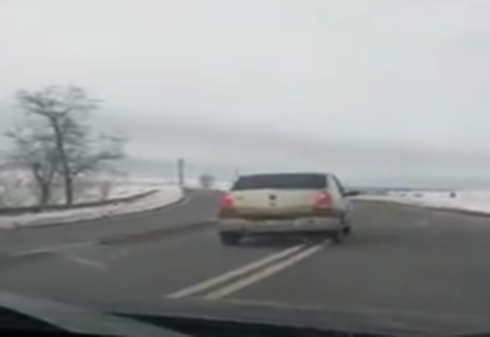 Prefectura Suceava ia măsuri împotriva angajatului filmat că circula în zig-zag cu mașina de serviciu VIDEO