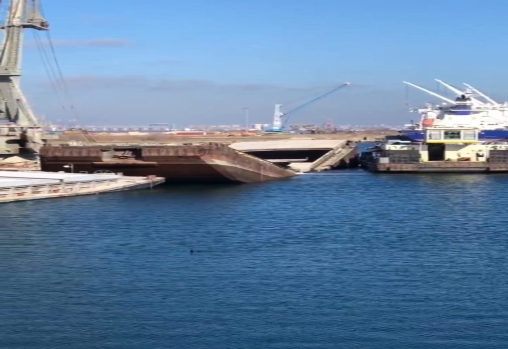 VIDEO| Barja scufundata in portul Constanța Sud Agigea