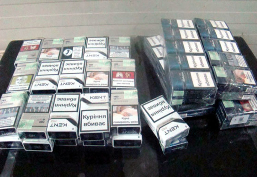 Prinsă cu țigări de contrabandă, după un control în trafic