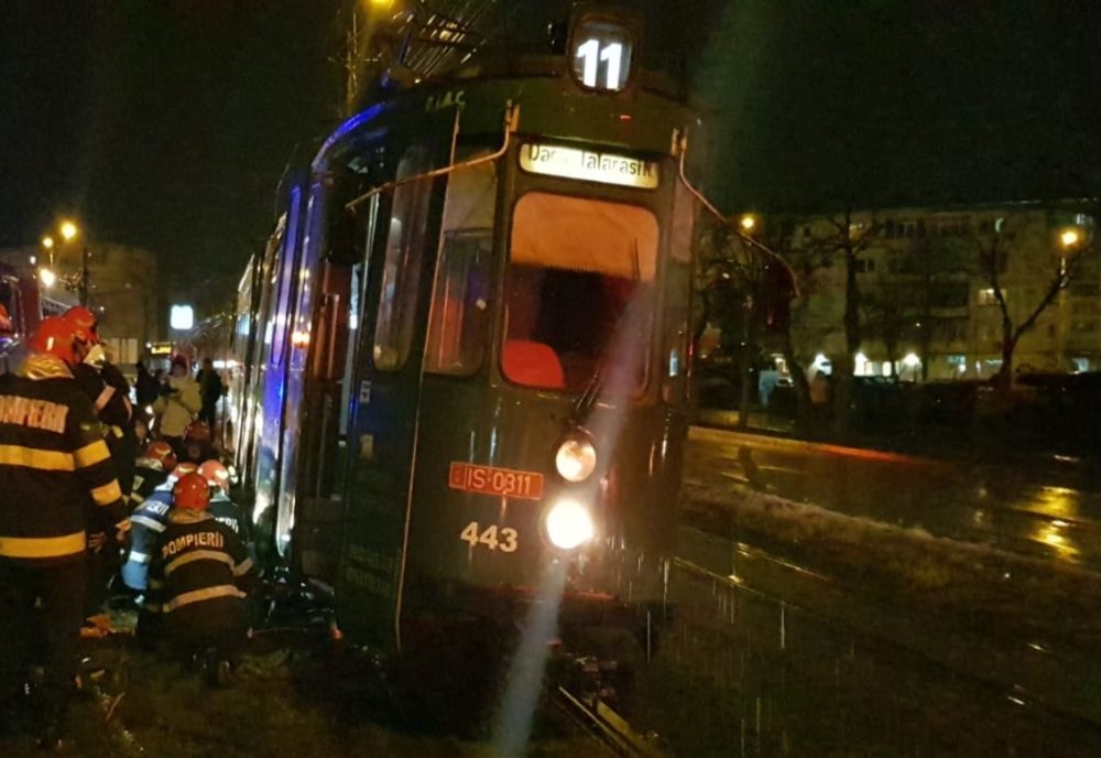 Accident macabru la Iași: Un bărbat a fost călcat de tramvai! Victima a decedat! – FOTO