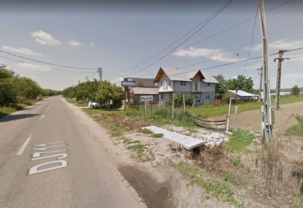 Femeie (62 de ani) găsită bătută, pe drum,în localitatea dâmbovițeană Racovița. Fusese agresată de o altă femeie, de 74 de ani
