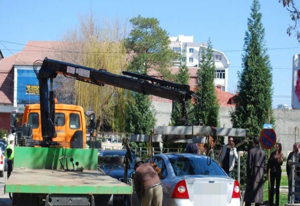 Poliţiştii locali din Slatina au ridicat zeci de autoturisme parcate neregulamentar, în ultimele două săptămâni