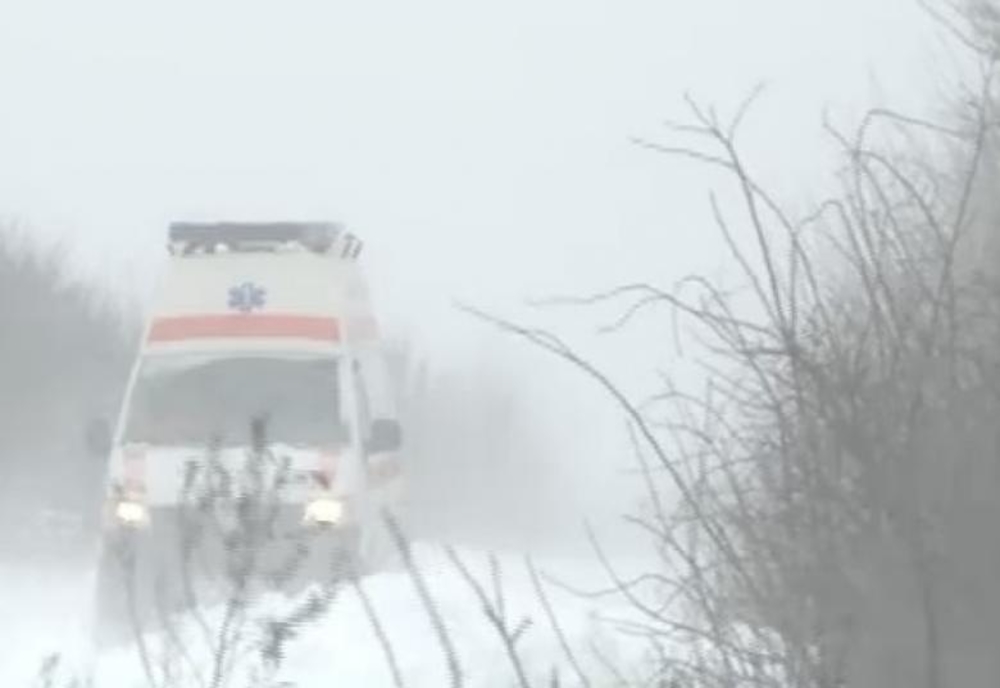 Efectele codului roșu în Neamț: ambulanțe blocate în zăpadă, localități fără curent electric