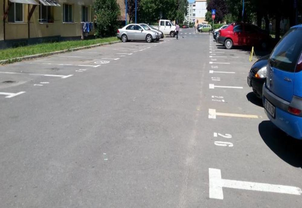 Zeci de locuri de parcare scoase la licitație de municipalitate