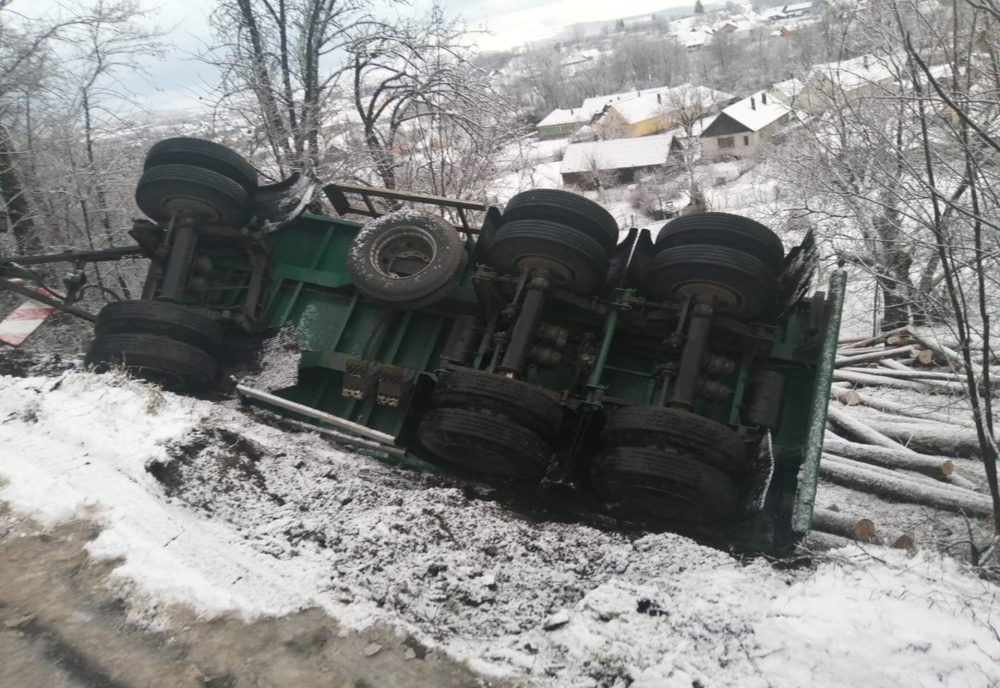 Probleme pe drumurile naționale din Bistrița-Năsăud! Ninsorile abundente au dus la blocaje