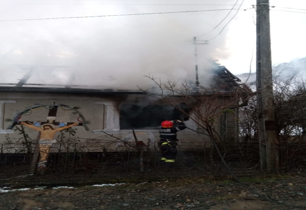 Incendiu la o casă în Șirioara! Nu sunt anunțate victime