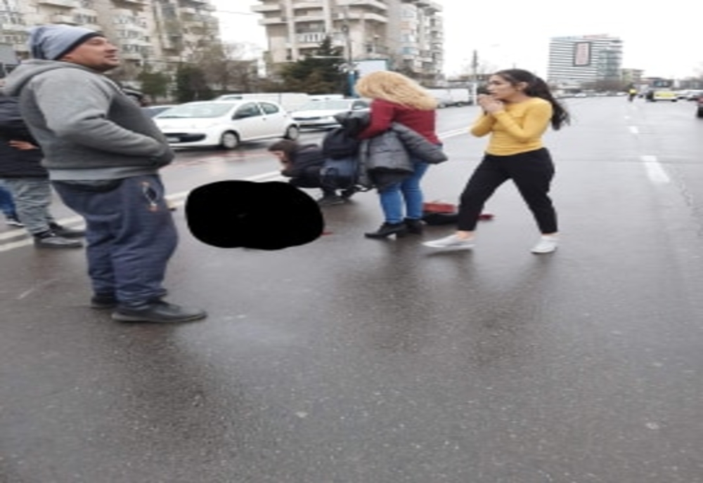 O femeie din Craiova a ajuns la spital după ce a fost lovită de o mașină
