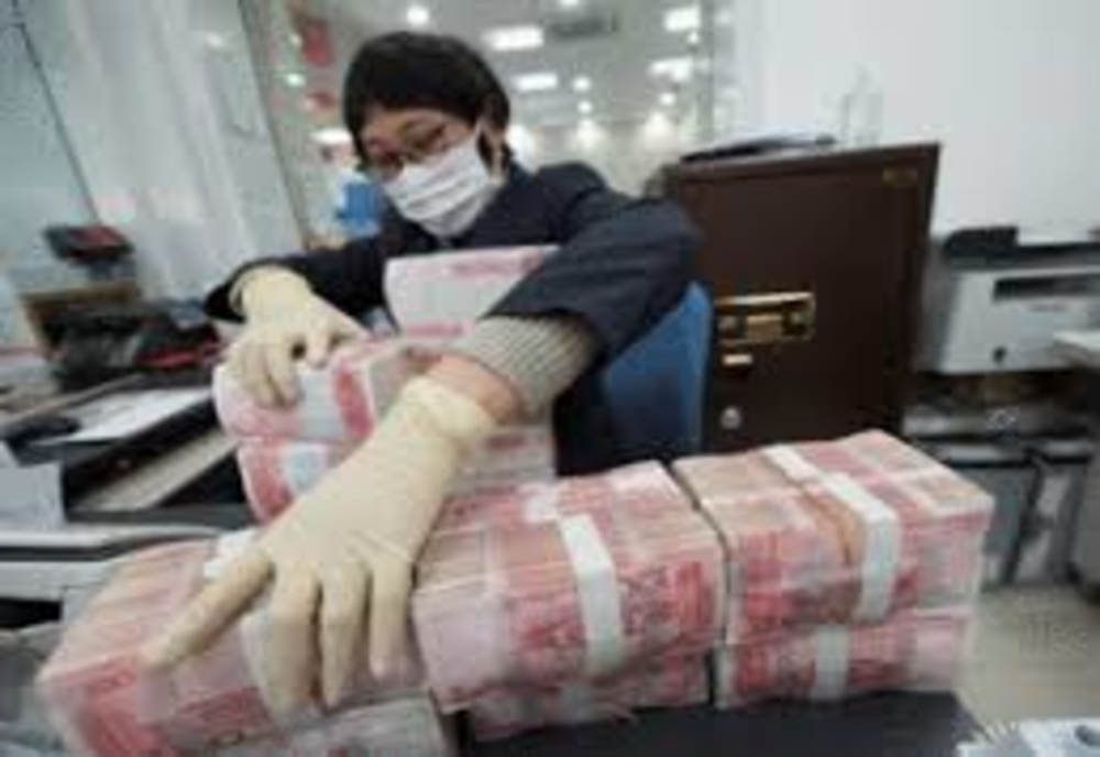 CHINA – China dezinfectează banii pentru a stopa epidemia de coronavirus
