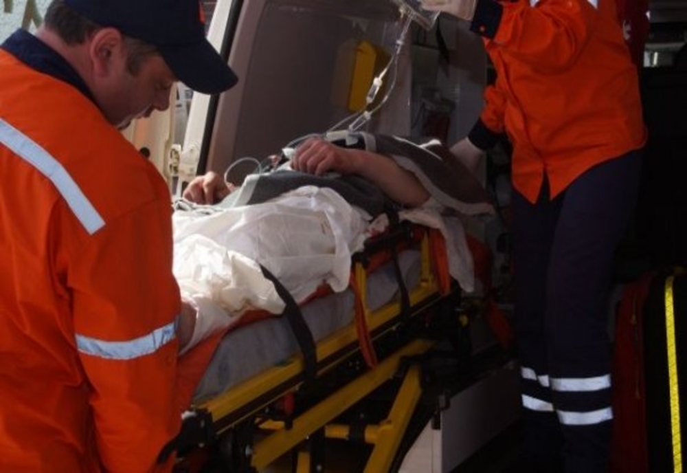 Poveste de groază la un spital din Iași: A fost înjunghiat cu un cuțit în cap!