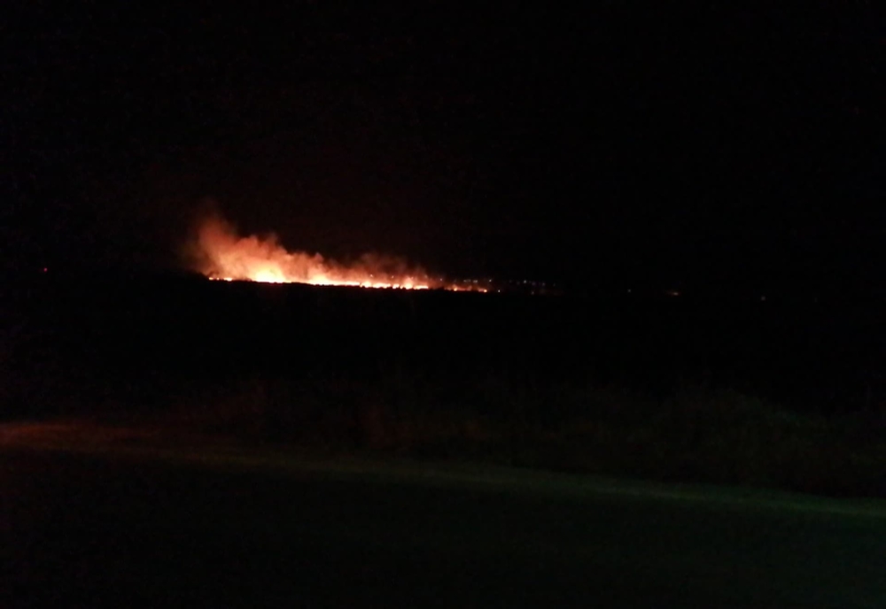 Incendiu de vegetație uscată într-o localitate covăsneană