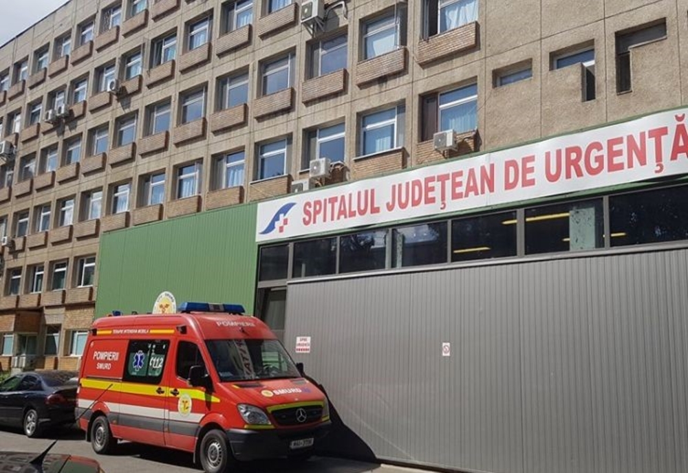 Încă un spital din țară își restrânge activitatea din cauza COVID 19. La Alba Iulia aproape 30 de cadre medicale au fost izolați, după ce a fost confirmat al doilea caz de coronavirus.