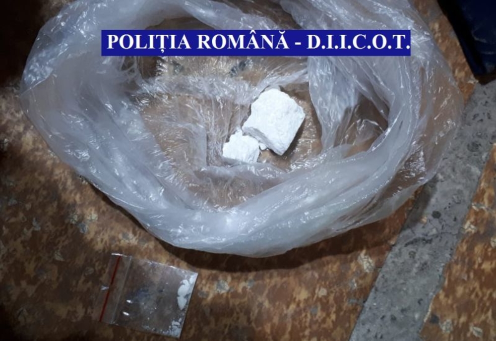Flagrant delict și percheziții pe raza județelor Călărași și Ialomița, într-un dosar de trafic de droguri de mare risc