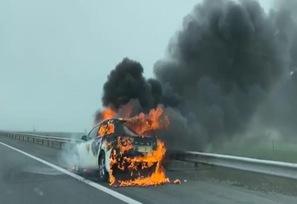 VIDEO| Mașină în flăcări pe Autostrada Soarelui