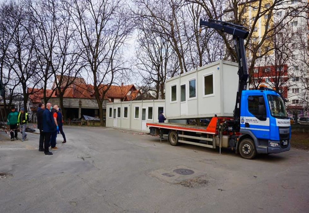 Primăria Bistrița a amplasat containere pentru triajul pacienților în curtea SJU Bistrița și a Ambulatoriului de Specialitate