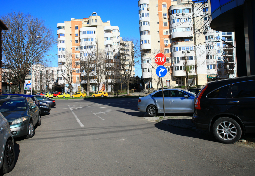 Trei străzi din Constanța devin artere cu sens unic începând de joi