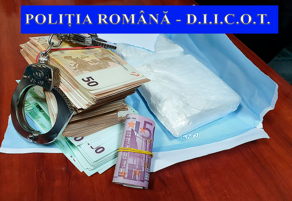 Flagrant delict și percheziții la Iași, într-un dosar de trafic de droguri de mare risc