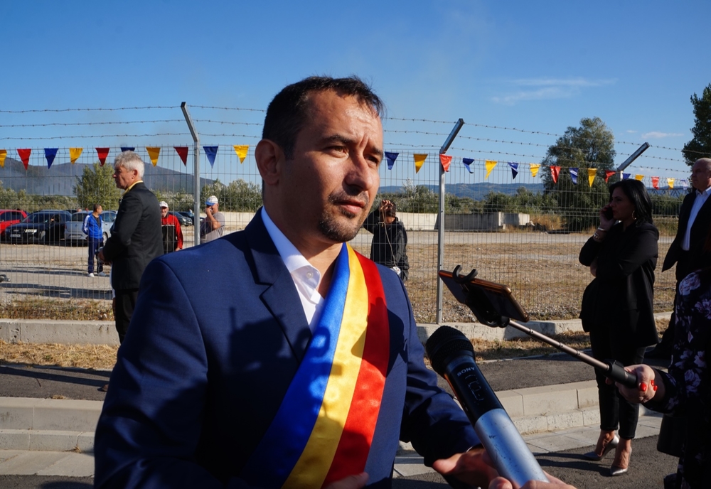 Fost fotbalist, primarul din Moldova Nouă acceptă provocarea VIDEO