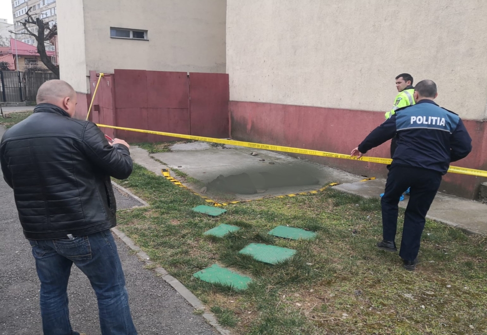Video| Update| Sinucidere sau crimă? Femeie decedată, după ce a s-a aruncat de pe acoperișul unui bloc, din Târgoviște