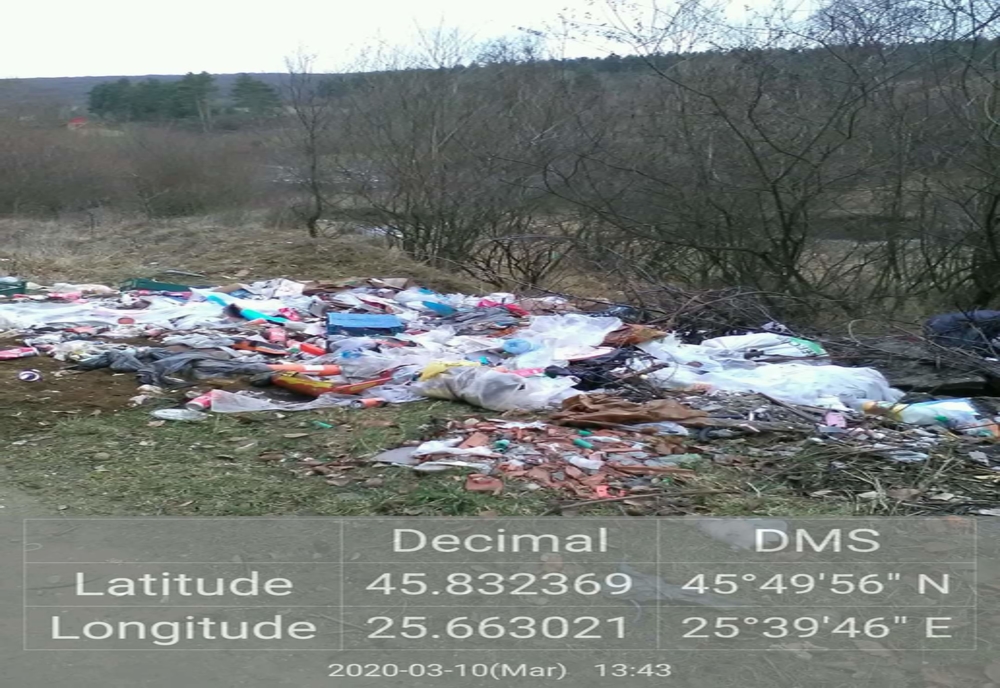 FOTO. Primărie din județul Covasna, amendată pentru gunoaiele aruncate la voia întâmplării