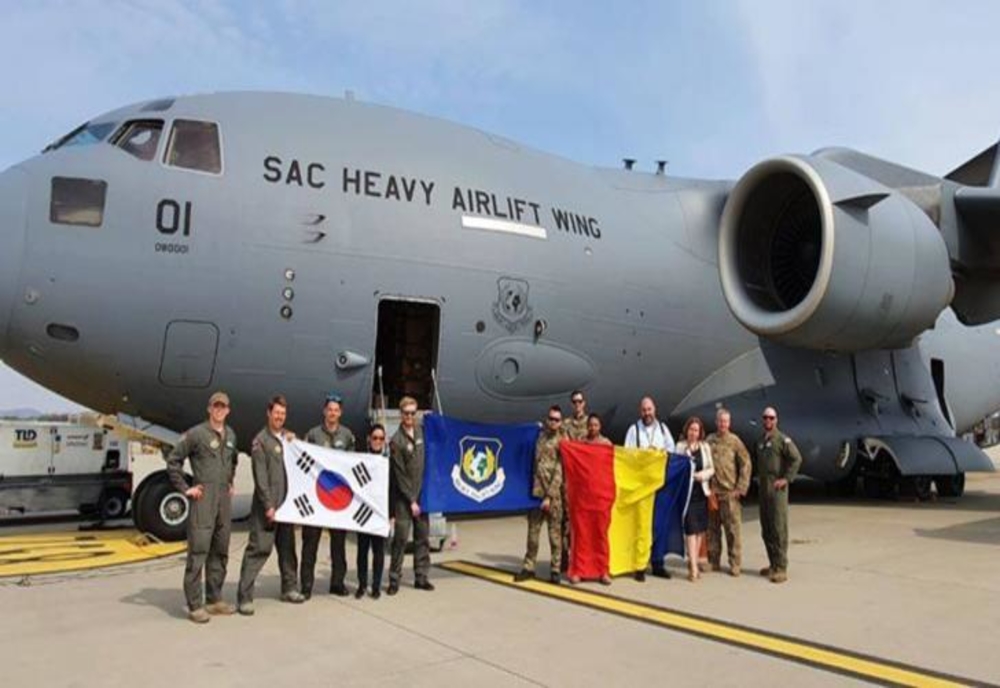 Aeronava NATO cu 45 de tone de echipamente medicale a ajuns în România