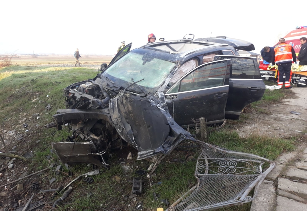 FOTO: Accident grav pe DN 17, în Bistrița-Năsăud! O femeie din Suceava a murit și alți trei au ajuns la spital