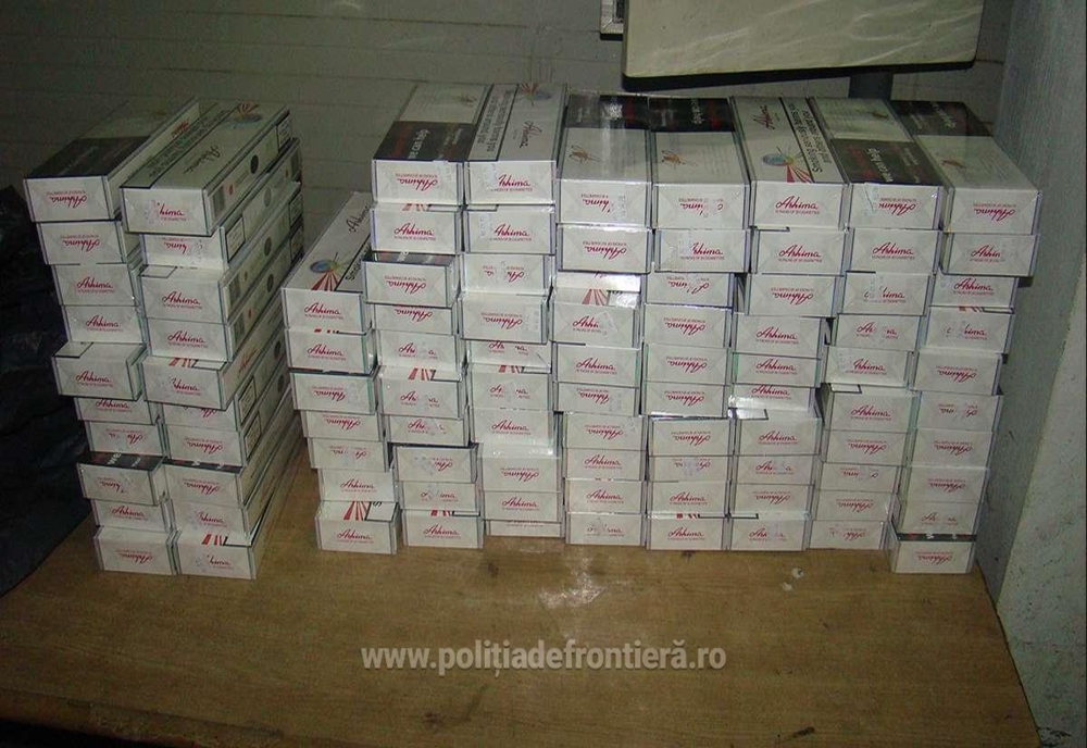 Amendă de 5.000 de lei pentru o femeie prinsă cu țigări de contrabandă în Vama Siret