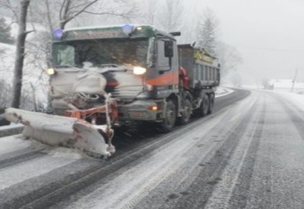 Mai multe drumuri din Olt sunt încă închise din cauza zăpezii