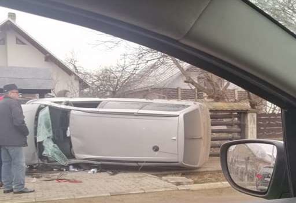 Accident rutier cu o victimă la Milișăuți, după ce un autoturism s-a răsturnat FOTO
