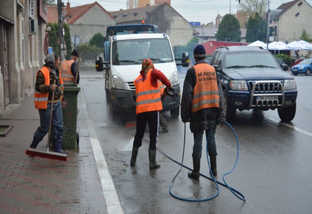 Străzile Severinului vor fi spălate cu soluții dezinfectante