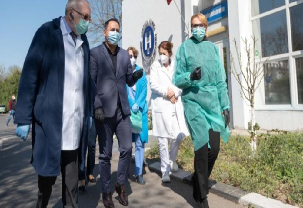 Gabriela Firea, în vizită la „Victor Babeș”. Spitalul a externat 125 de pacienți vindecați, din cei 400 la nivel național