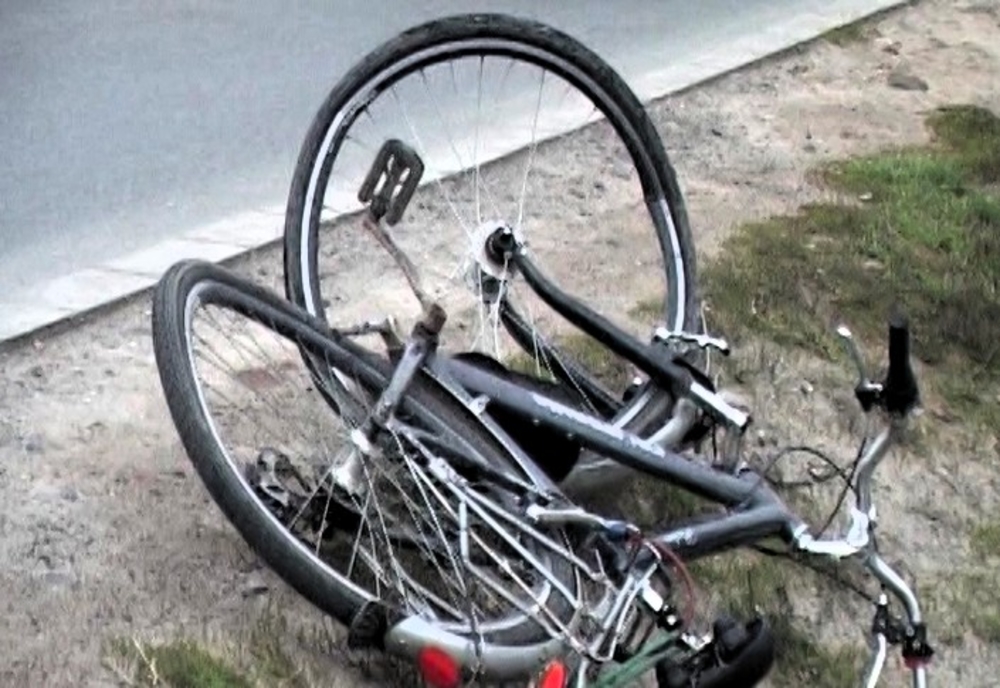 Copil de 15 ani, lovit de maşină la Miercurea Ciuc, după ce a intrat cu bicicleta într-o intersecţie fără să se asigure