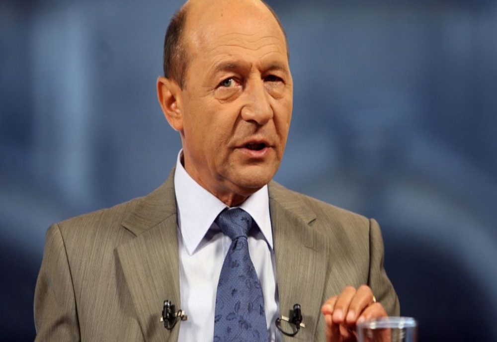 Băsescu a învaţat din greselile crizei din 2009 şi astăzi promovează proiectele Partidului Ecologist