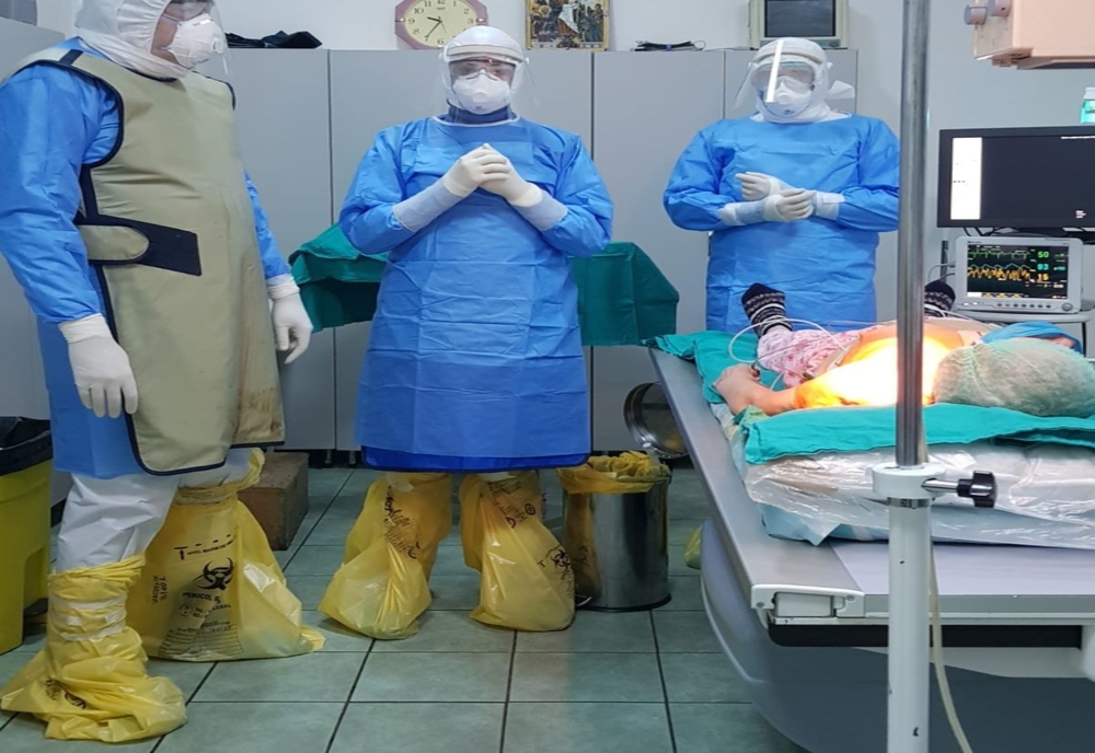 Cardiostimularea unei paciente suspecte de infectare cu coronavirus, la Clinica de Cardiologie a Spitalului „Sf. Spiridon“ Iași