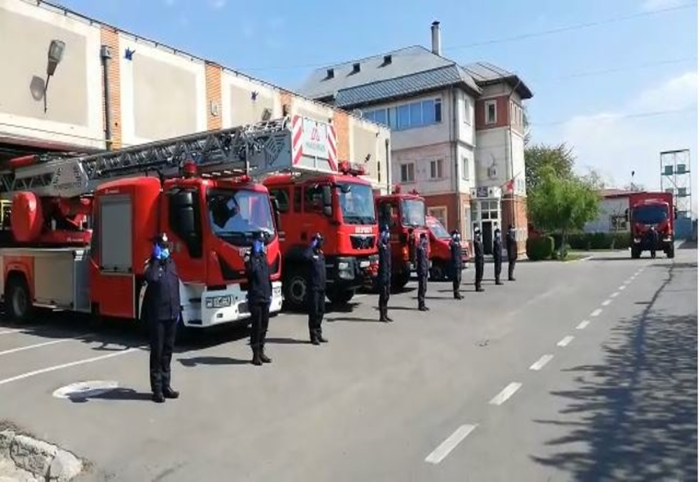 Pompierii din Galați au adus un omagiu azi colegului lor din Constanța